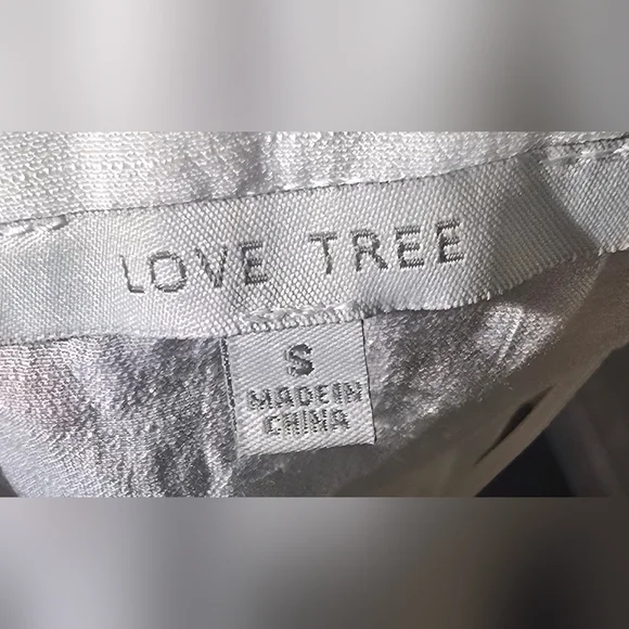 Love Tree White Cropped‎ Wrap Blouse - Picture 2 of 2